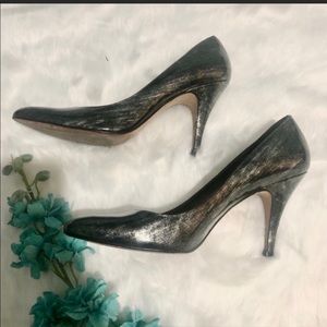 Antonio Melani Gray Metallic Leather Heels sz 8.5